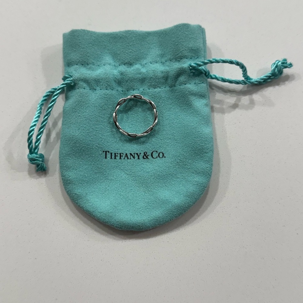 Tiffany & Co. Silver Twist Ring with Teal Pouch